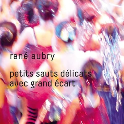 Petits Sauts Delicats Avec Grand Ec
