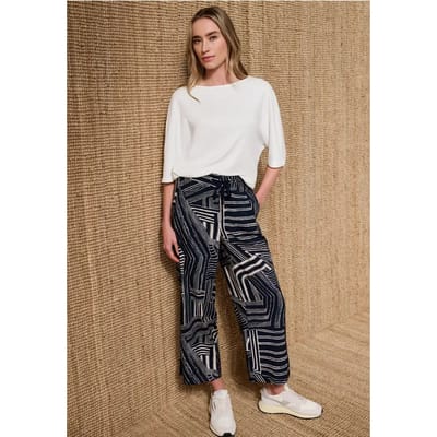 Basic Shirt met boothals en elastische zoom