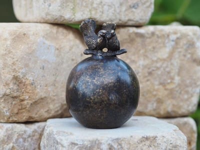 Bronzen urn - mini urn met duif - Bronzartes - 8 cm hoog