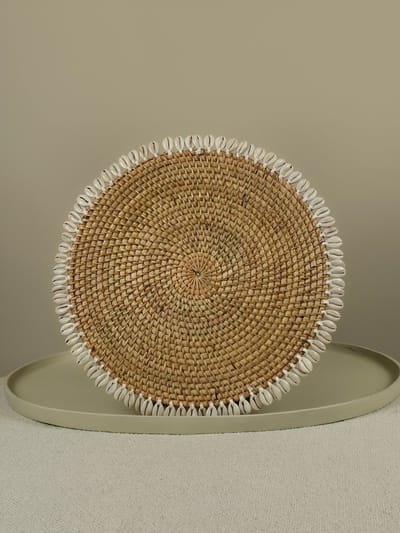 Blitzdeco - Ronde Placemat - Luke - Rotan met Witte Schelpen - Beige - Handgemaakt