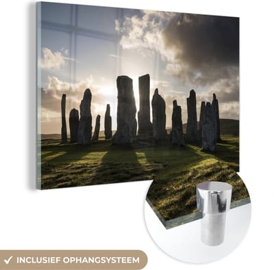 ® Glasschilderij 180x120 cm - Schilderij acrylglas - De zonsopkomst bij de steencirkel van Calanais Standing Stones in Schotland - Foto op glas - Muurdecoratie woonkamer - Wanddecoratie slaapkamer - Schilderijen
