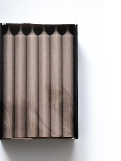 Branded By - Dinerkaarsen - Kaarsen - Taupe - 2,1 x 19,5 cm - 6 branduren - 18 stuks