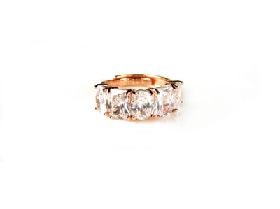 Ring in zilver roos goud verguld gezet met rechthoekige transparante cubic zirconia stenen