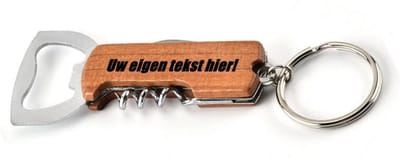 Multifunctionele houten sleutelhanger met flesopener, kurkentrekker & kelnermes Gepersonaliseerd met uw eigen tekst en/of naam!