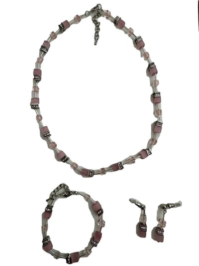 Petra's Sieradenwereld - Handgemaakte sieradenset blokjes en buisjes roze (ketting, armband en oorbellen) (973)