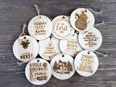 Creaties van hier - kerstmis - Kerstbal - houten kersthangers (NL) - 10 stuks - 11 cm - hout