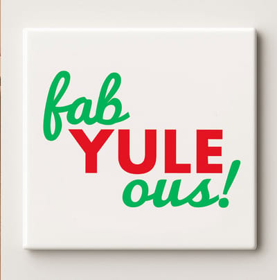 Fab Yule Ous Kerst Decoratieve Tegel 15x15 cm – Grappige Feestelijke Tekst – Kerst Wand- & Woondecoratie Cadeau
