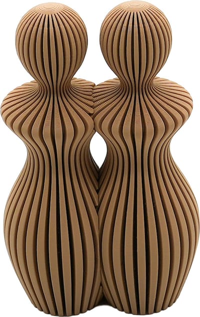 Familie beeldjes – Koppel vrouw & vrouw - Bruin, Mokka en Wit - 3d geprint - Modern decoratief beeld - Cadeau voor familie/ koppel - Decoratief cadeau - 15CM