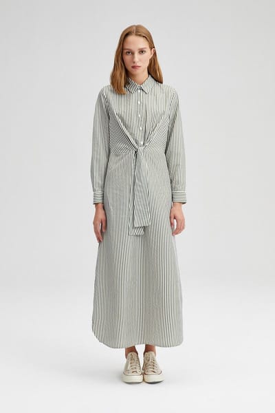 Touché Privé - Gestreepte poplin jurk met strikceintuur - Khaki - Dames