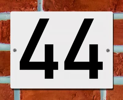 Huisnummerbord Wit - Nummer 44 - 15 x 12 cm - incl. bevestiging | - naambord - nummerbord - voordeur