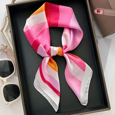Vierkante Sjaal met Streepjesprint van Kunstzijde voor Vrouwen, Decoratieve Bandana Sjaal, Haarband, Hoofdband om Uw Look Mee Op te Fleuren pink