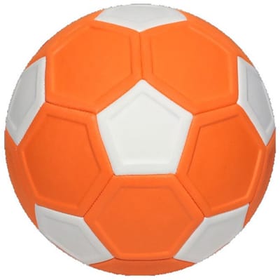 Rubberen voetbal – drukbestendig en duurzaam – glad en slijtvast oppervlak – geschikt voor gras, zand en beton – oranje en witte stiksels – diameter 20 cm