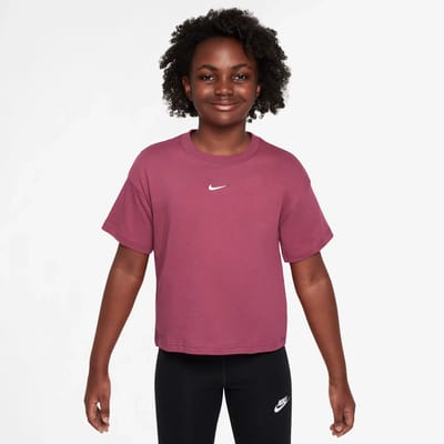 Nike sportswear kids shirt in de kleur roze.