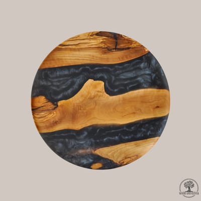 Wood and Olives - Olijfhouten Borrelplank met Epoxy - Handgemaakt - 35 cm - Zwart