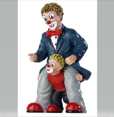 Gilde clowns - Een goede verstopplek - 8x15x6 cm - resin handgeschilderd - In cadeauverpakking verzamelaarsobject