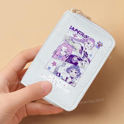 Perfect KPop Demon Hunters Dames Korte Portemonnees PU Leer Creditcardhouder Meerdere Sleuven Kleine Portemonnees met Rits Dames Clutch Portemonnee white