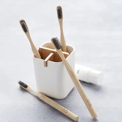 Point Virgule Set van 4 bamboe tandenborstels met houtkoolshaar 19cm