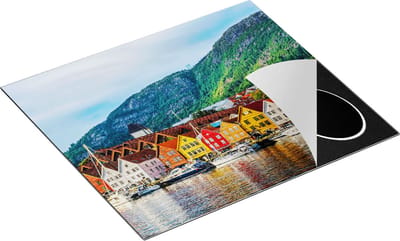 Chefcare Inductie Beschermer Gekleurde Huizen in Byrggen, Noorwegen - 60x50 cm - Afdekplaat Inductie - Kookplaat Beschermer - Inductie Mat