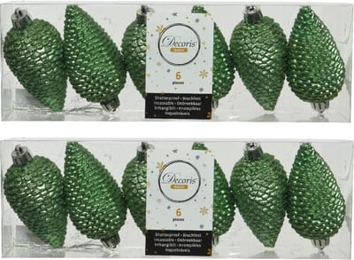Decoris Kersthangers dennenappels - 18x st - groen - glitter - 8 cm - kunststof - kerstversiering