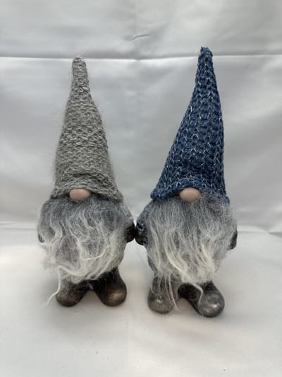 Kerstbeeldjes Kerstman - Set van 2 stuks - Grijs + Blauw - keramiek - 20 cm hoog x 10 cm x 6 cm – Kerstdecoratie