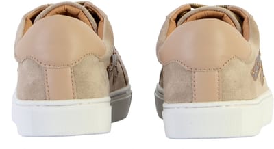 Sneakers met veters