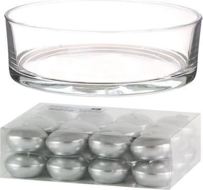 Cadeau set/Sfeer set van een lage luxe transparante vaas 8 x 25 cm met 24x zilveren drijfkaarsen 4.5 cm