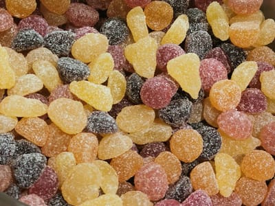 Candy Freaks Vegan Extra Zure Snoep Mix 450 Gram - Biologisch - Gelatinevrij Snoep - Glutenvrij - Lactosevrij - Halal Snoep - Zuivelvrij - Veganistisch - Vegan - Snoep - Zuur Snoep - Diervrij - Ramadan