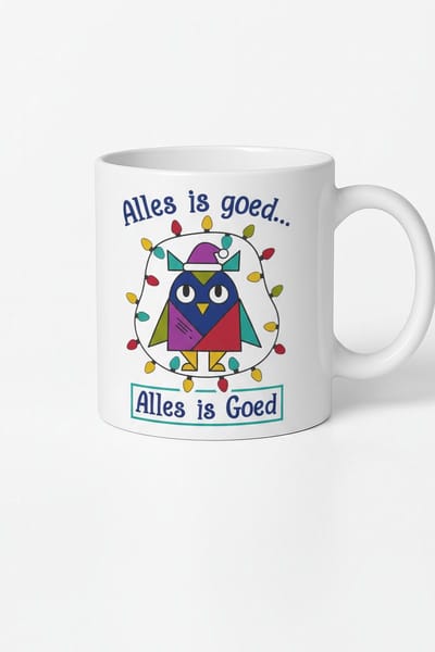 Alles Is Goed Uil Kerstmok 330ml – Witte Keramische Koffiemok met Feestelijke Lichtjes Design – Grappig Nederlands Feestdagen Cadeau