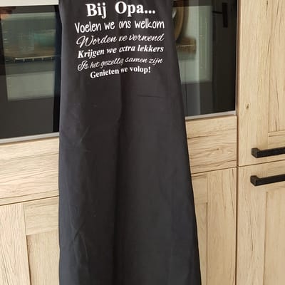 Keukenschort zwart met grappige tekst bedrukt cadeau sint en kerst | katoenen Barbecueschort Keuken BBQ Schort Kookschort bij opa    Kokschort  papa opa    mannen heren jullie worden