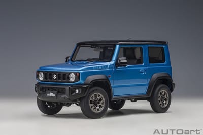 De 1:18 Diecast Modelcar van de Suzuki Jimny Sierra JB74 van 2018 in Blue Metallic. De fabrikant van het schaalmodel is Autoart.Dit model is alleen online verkrijgbaar.