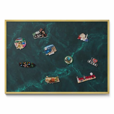Tulup Magneetbord met Gouden Frame - Groente Magneetbord in Stijlvolle Kleuren - 100 cm x 70 cm - Flessengroen marmer - Magneetbord voor Herinneringen - Magnetisch Bord voor Magneten - Magneetbord voor Foto's en Notities