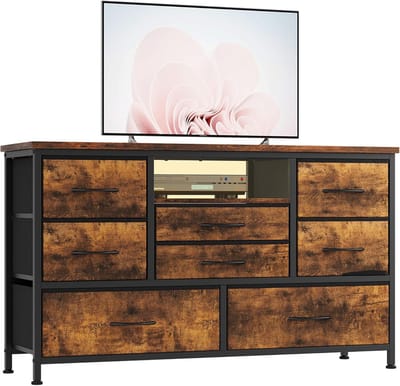 Multifunctionele Ladekast & TV-Meubel met 8 Lades - Met LED-Verlichting & Oplaadstation (Stopcontacten + USB) - Metalen Frame & Stoffen Lades - 121x37x76 cm - bruin