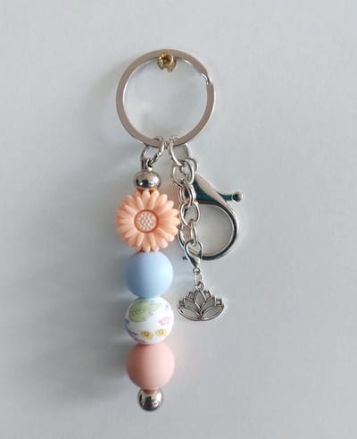 Sleutelhanger, tashanger met kralen | perzik, blauw | lotusbloem