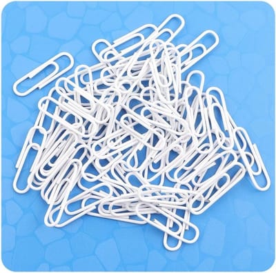 Set van 100 Gekleurde Metalen Paperclips van 28 mm, Plastic Gecoat, Duurzaam en Roestvrij, Ideaal voor Kantoor en Schoolmateriaal