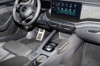 Kuda console Skoda Octavia IV 20-
