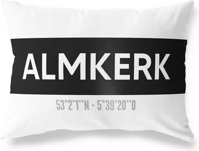 Tuinkussen ALMKERK - NOORD-BRABANT met coördinaten - Buitenkussen - Bootkussen - Weerbestendig - Jouw Plaats - Studio216 - Modern - Zwart-Wit - 50x30cm