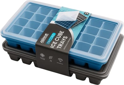 Nince Siliconen IJsblokjesvorm met Deksel (2 Stuks) - 56 ijsblokjes - BPA Vrij - Blauw en Grijs