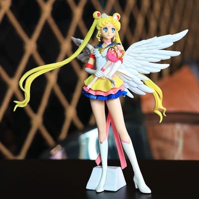 24cm Figurine Sailor Moon Éternelle Anime Tsukino Usagi Figurine d'Action Tiare Éternelle PVC Ornements de Gâteau Modèle de Collection Jouets Cadeaux