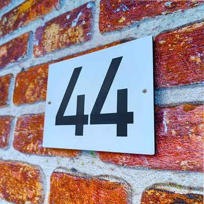 Huisnummerbord Wit - Nummer 20 - 15 x 12 cm - incl. bevestiging | - naambord - nummerbord - voordeur