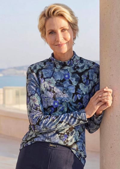 Shirt met lange mouwen, opstaande kraag en bloemenmotief - blauw / gedess. - Gr. 19 van Goldner Fashion