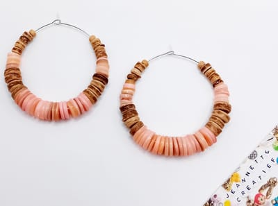 Jeannette-Creatief® - Beach - Kokos/Heishi 01 - Oorringen - Oorhangers - Oorbellen - Heishi schelp - Kokoskralen - Schelpkralen - Zilverkleurige Oorringen - Tropical Earrings - Tropische Oorbellen