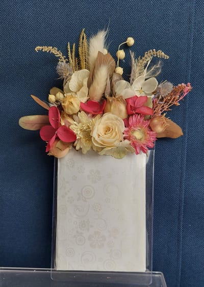 Romantisch en stijlvol zakboutonnière voor bruidegom met gedroogde bloemen, boutonnière bruidegom, corsages bruidegom