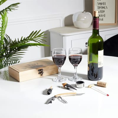 Houten kistje met 5-delige accessoireset voor wijn: dé must-have voor wijnliefhebbers!