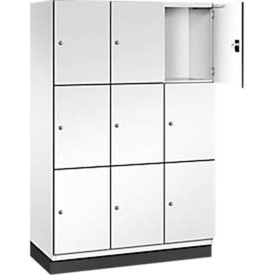 C+P Cambio lockerkast, 3 vakken, 9 vakken, met plint, B 1200 x D 525 x H 1980 mm, verkeerswit/wit