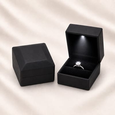 Ringdoosje met LED Licht – Zwart – Luxe Ringdoos voor Huwelijk, Verloving of Valentijnsdag