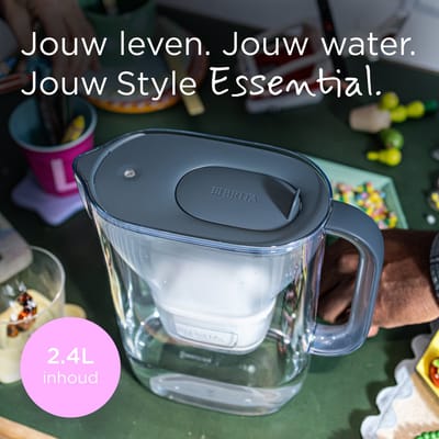 BRITA Waterfilterkan Style Essential Cool - 2,4L - Blauw - incl. 1x MAXTRA PRO Kalk Expert Waterfilterpatronen - past in de koelkast, met Smart LED Light & klapdeksel