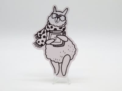 Boekenliefhebbende Lama Sticker - Dieren in het Dagelijks Leven | Vera's Arts & Dice | Schattige Stickers - Handgemaakte Stickers - Journaling - Bullet Journal - Scrapbooking - Leuke Stickers - Laptop Sticker - Telefoon Sticker