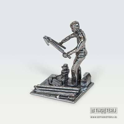 Loodgieter (pijpenbuiger met buigtang) - Miniatuur metaal - Jubileum Loodgieter - Cadeau loodgieter - Pensioen Metaal