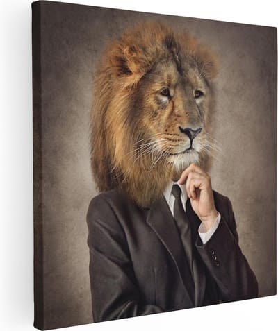 Artaza Canvas Schilderij Leeuw In Pak - 80x80 cm - Wanddecoratie Dieren - Muurdecoratie Zakelijk - Kantoor Decoratie