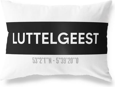 Tuinkussen LUTTELGEEST - FLEVOLAND met coördinaten - Buitenkussen - Bootkussen - Weerbestendig - Jouw Plaats - Studio216 - Modern - Zwart-Wit - 50x30cm
